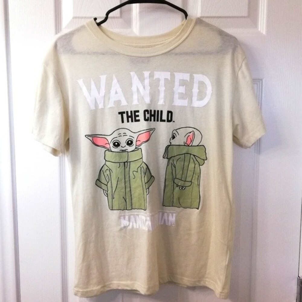 Star Wars The Mandalorian The Child Wanted Poster T-Shirt Juniors Medium